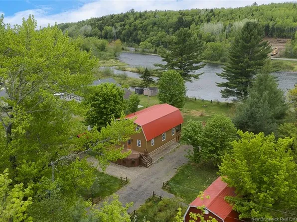 22 Cottage Ln, Saint Marys, NB E6C 1R9
