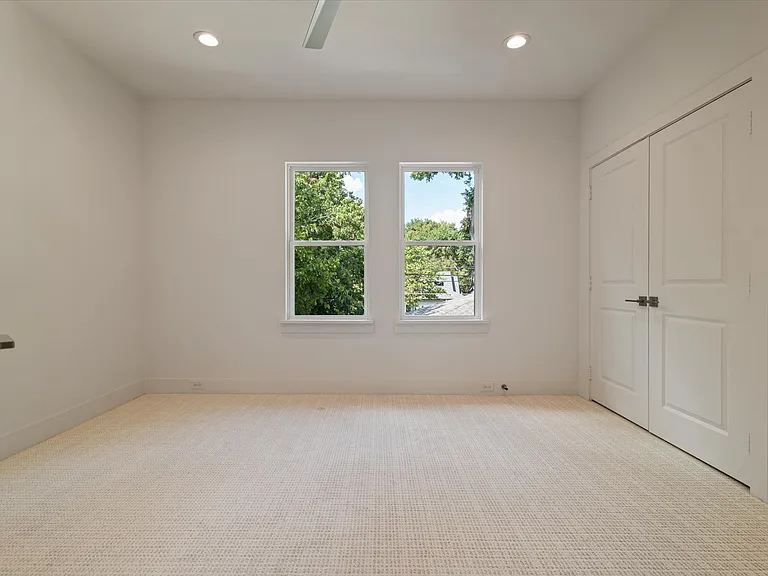 6255 Belmont Ave — Photo 29