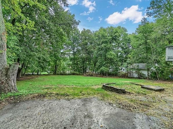 28 Hillcrest Dr, Salisbury Mills, NY 12577