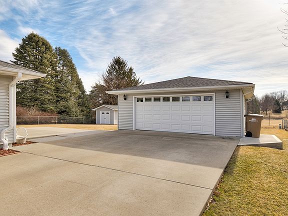 3rd image of 315 10th Ave NW