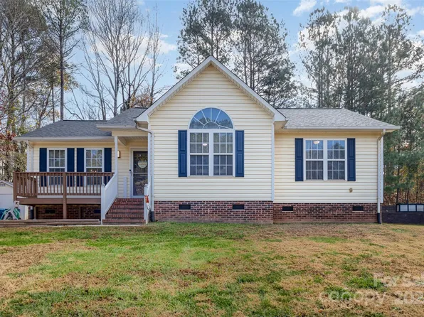 3413 Mooring Pl, Sherrills Ford, NC 28673