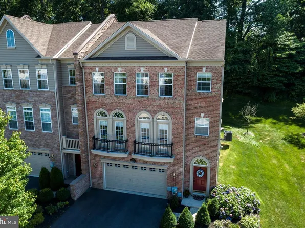 3172 Woods Edge Dr, Garnet Valley, PA 19060