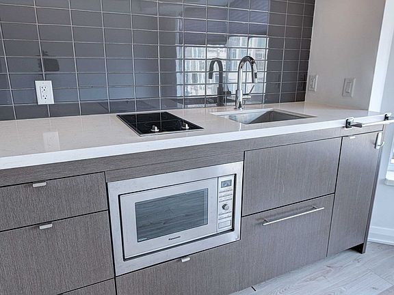 3rd image of 155 Yorkville Ave #702
