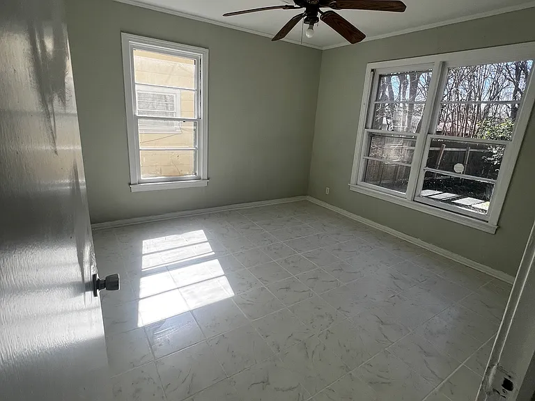 513 N Line St — Photo 8