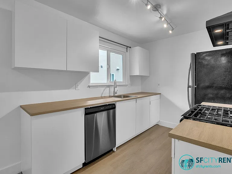 1540 Hudson St #203 — Photo 6