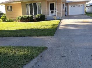 102 E Maple St, Springfield, MN 56087