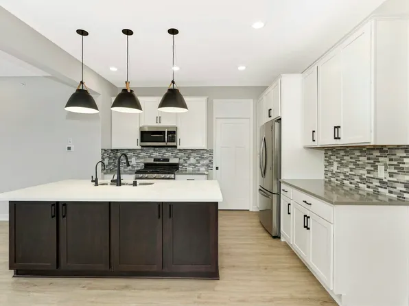 7070A 181st St W, Lakeville, MN 55044