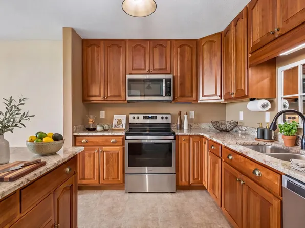6500 Woodlake Dr APT 906, Richfield, MN 55423
