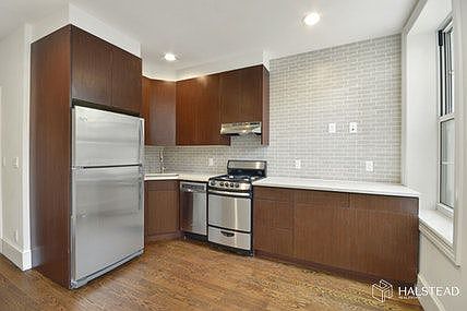 2nd image of 407 E 6th St APT 4