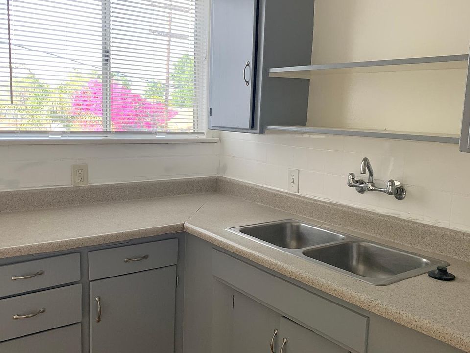 1st image of 6655 Whitsett Ave