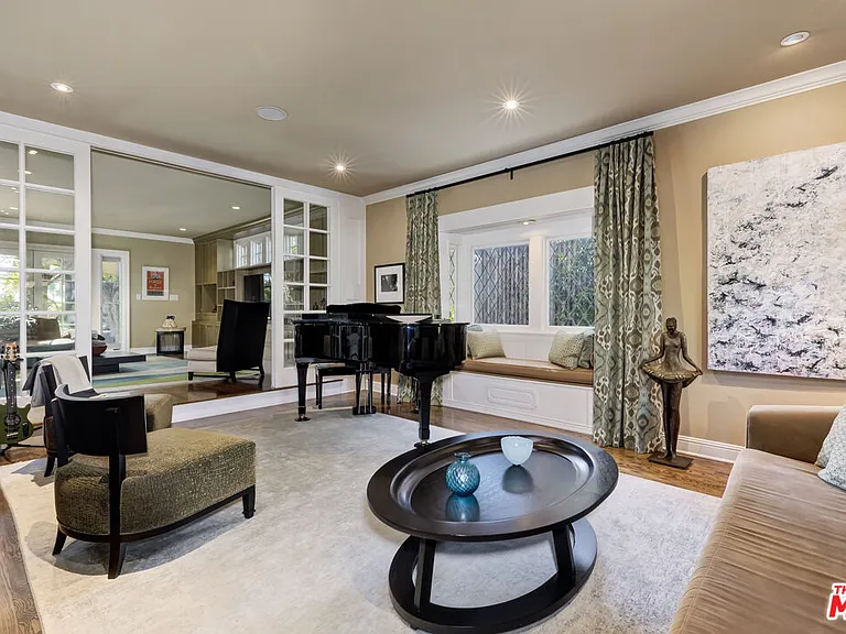 2855 Club Dr — Photo 8