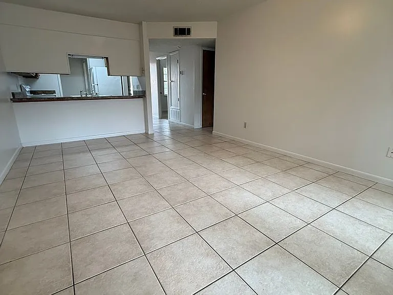 117 Classic Ct — Photo 8