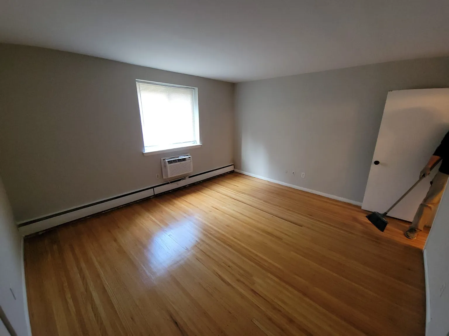 1 bed, 700 sqft, $1,350 — Photo 4