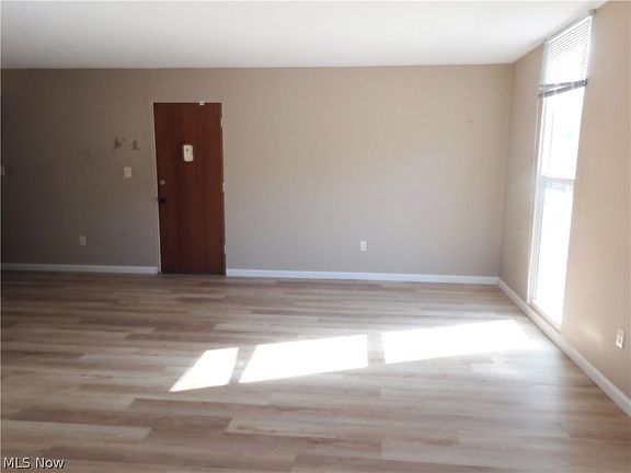 5th image of 3080 N River Rd NE APT J5