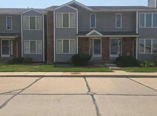 1712 Forest Hills Dr, Saint Charles, MO 63303