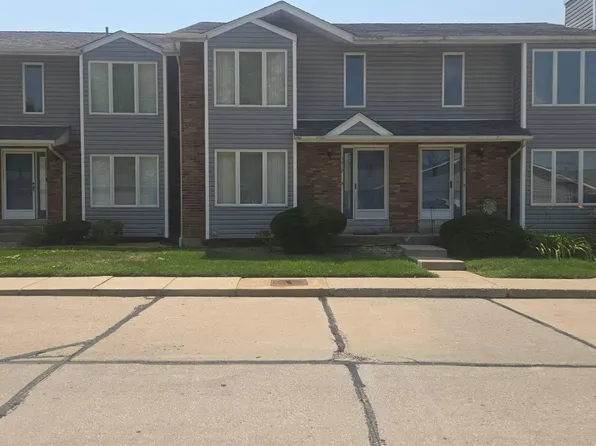 1712 Forest Hills Dr, Saint Charles, MO 63303