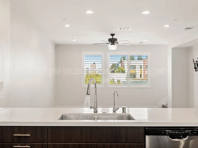 721 Shoreline Rd — Photo 18