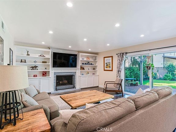 4th image of 6321 Balcom Ave