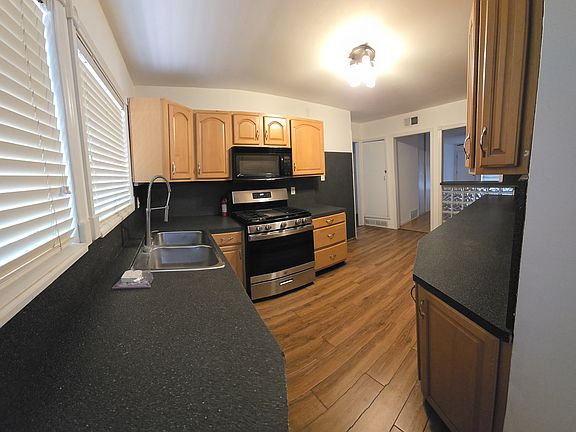 3rd image of 1008 Candice Ln
