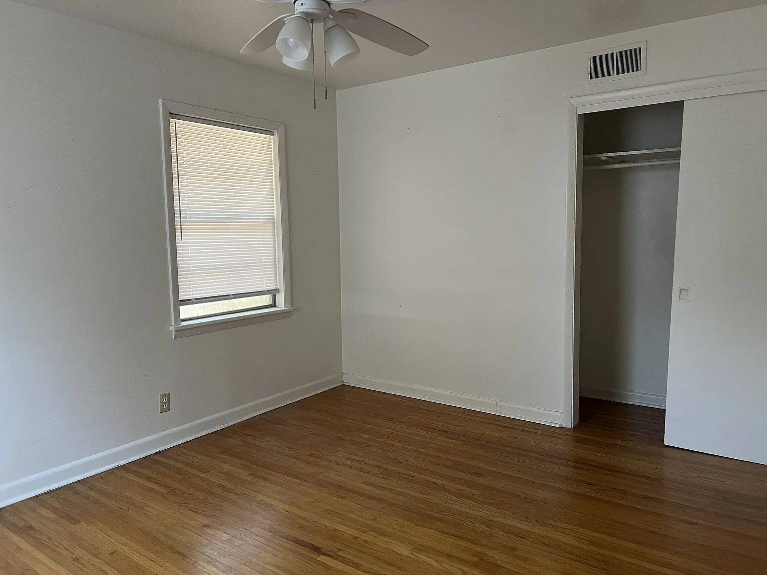 201 Hiawatha Drive - 1 — Photo 2