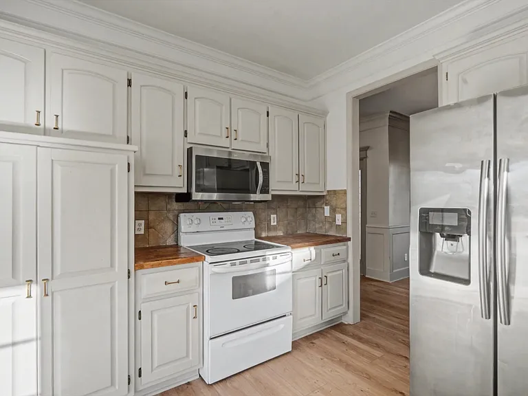 121 Hillside Dr — Photo 6