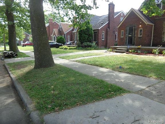2nd image of 15484 Seymour St