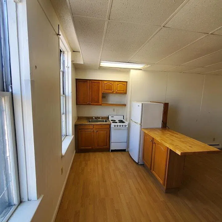 121 State St N #3