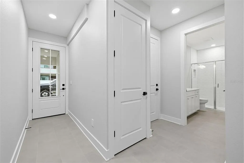 4 bed, 4.5 bath, 2480 sqft, $5,500 — Photo 3