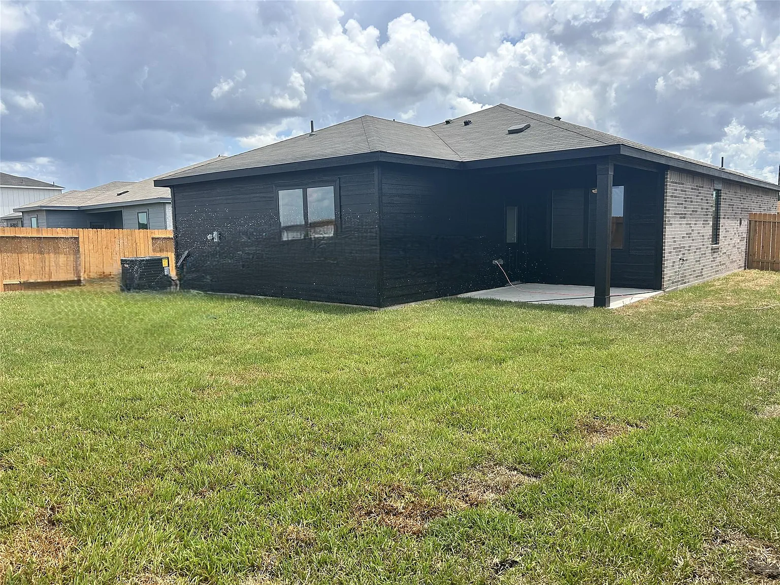 3 bed, 2.0 bath, 1579 sqft, $2,600 — Photo 2