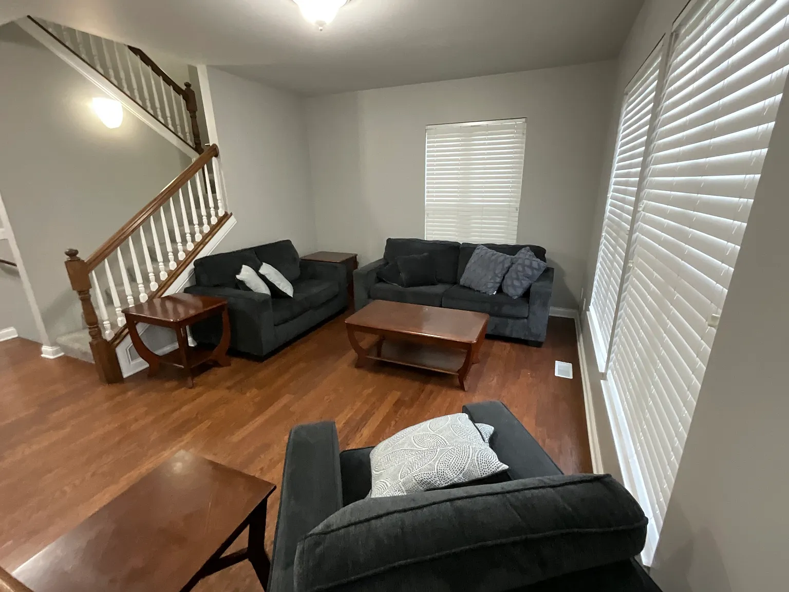 4 bed, 3.5 bath, 2300 sqft, $5,600 — Photo 2