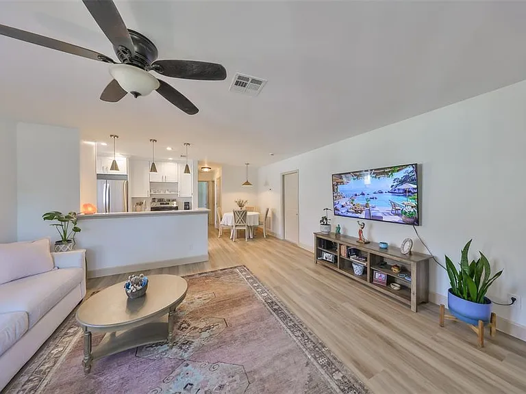 1727 New Hampshire Ave NE — Photo 6