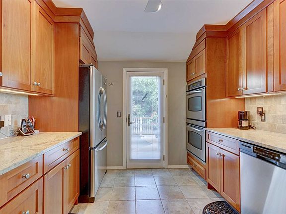 4th image of 45 Harriet Ln