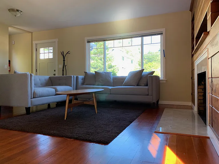 5715 27th Ave NE — Photo 3