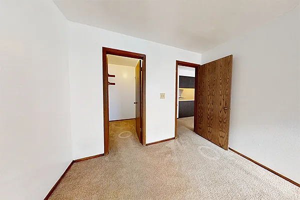 2495 N. Oakland Ave — Photo 25