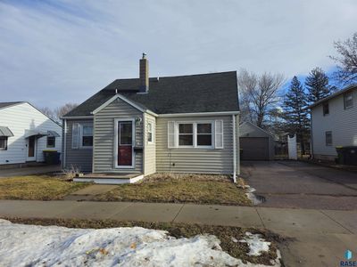 737 7th Ave SW, Pipestone, MN, 56164