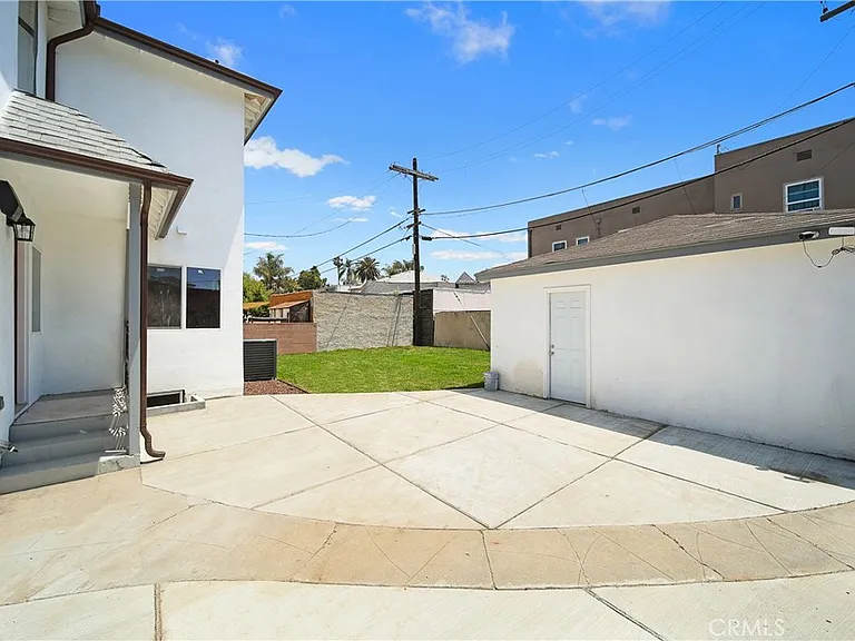 1372 Carmona Ave — Photo 6