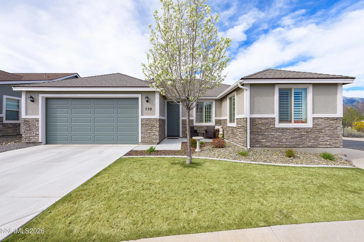 739 E Cottage Loop photo 1