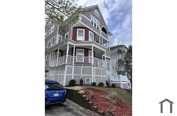 Building Photo - 16 Hillside St #2