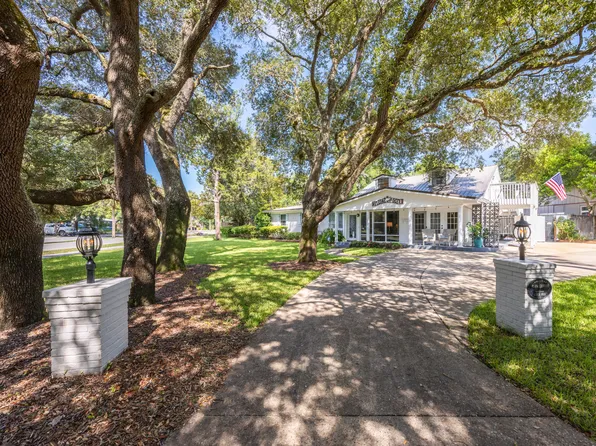 2 Bay Dr NE, Fort Walton Beach, FL 32548