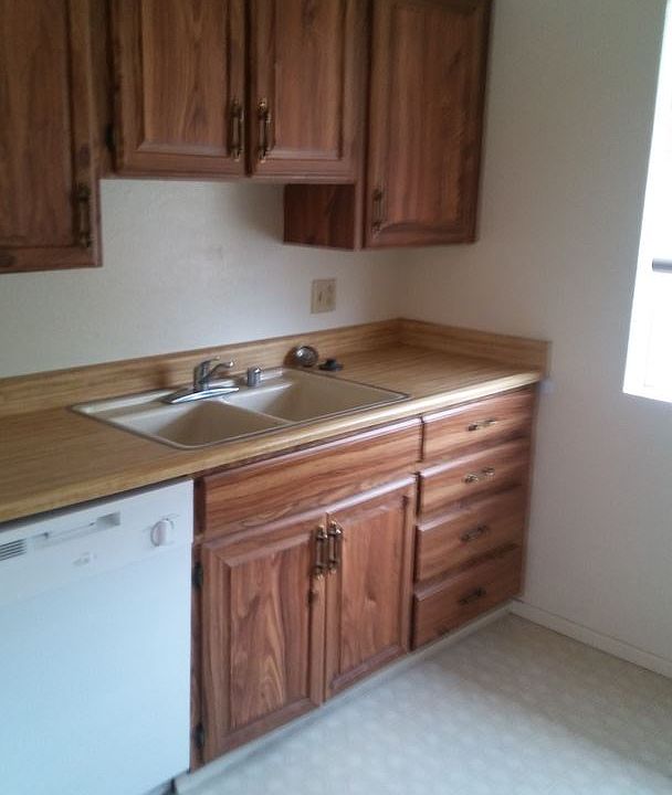 2nd image of 621 13th St APT 4