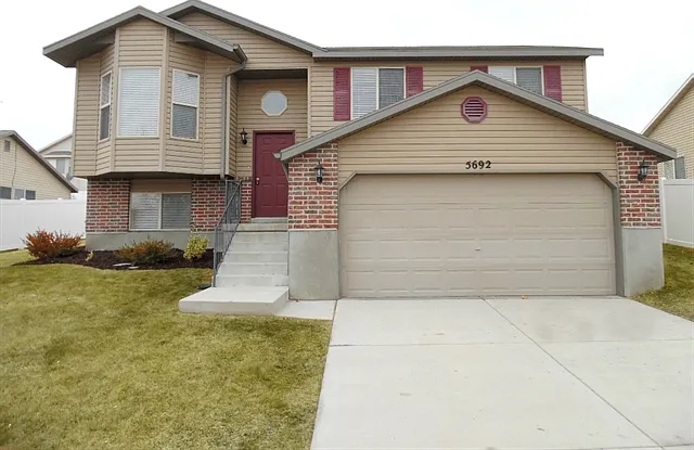 5 bed, 2.0 bath, 1740 sqft, $2,740 — Photo 1