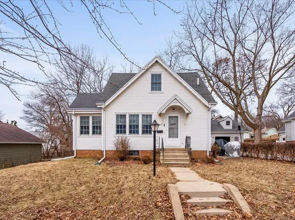 1709 Olive St, Cedar Falls, IA 50613