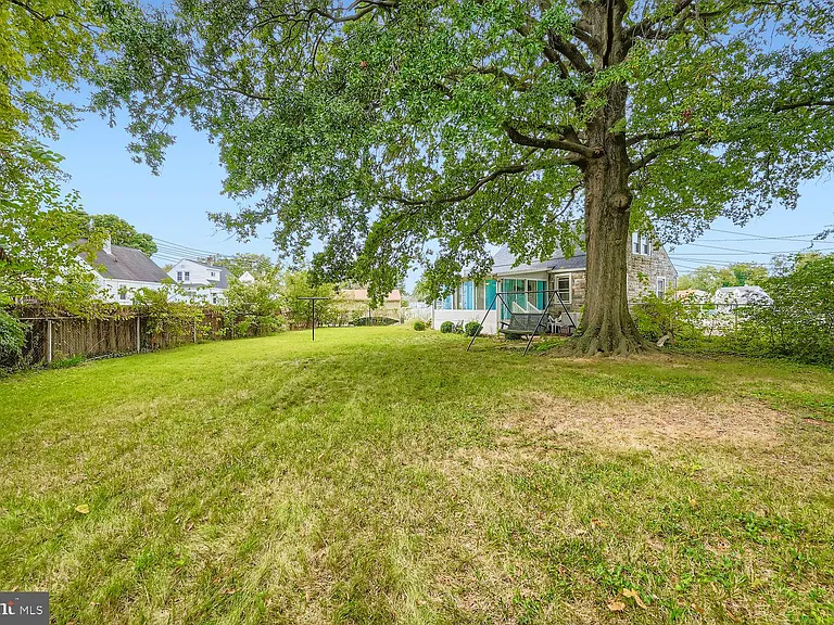 515 Taney Ave — Photo 23