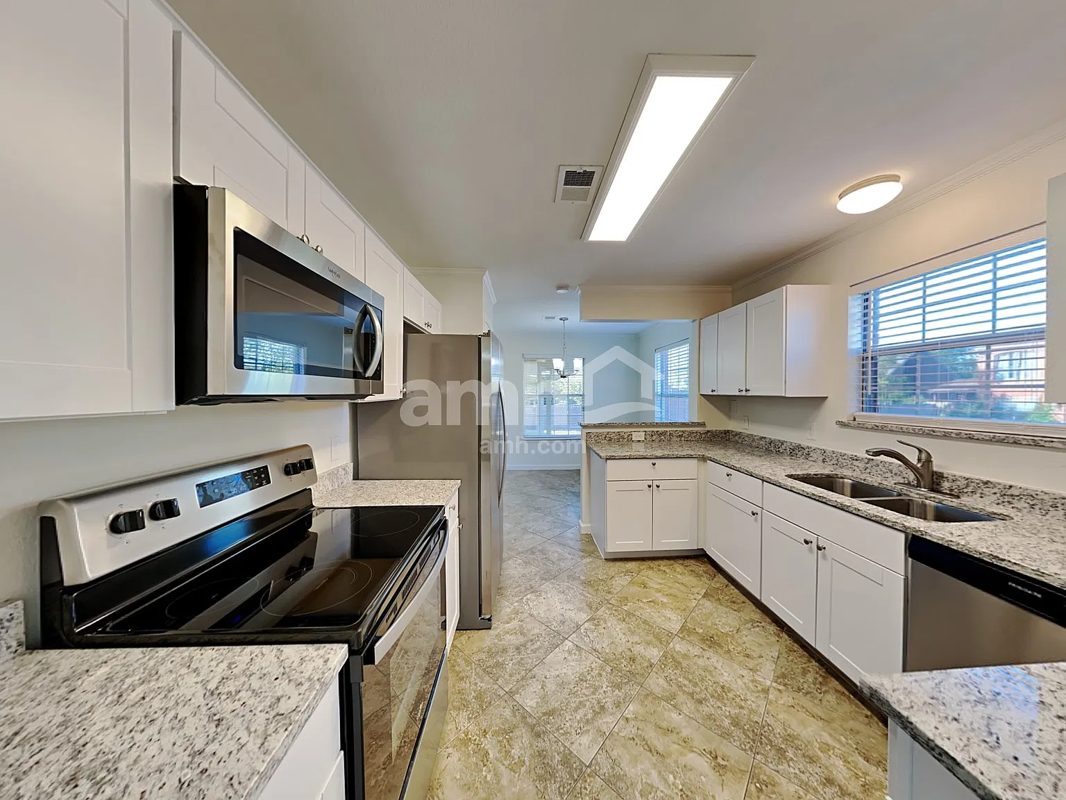 3 bed, 2.0 bath, 1552 sqft, $2,360 — Photo 3
