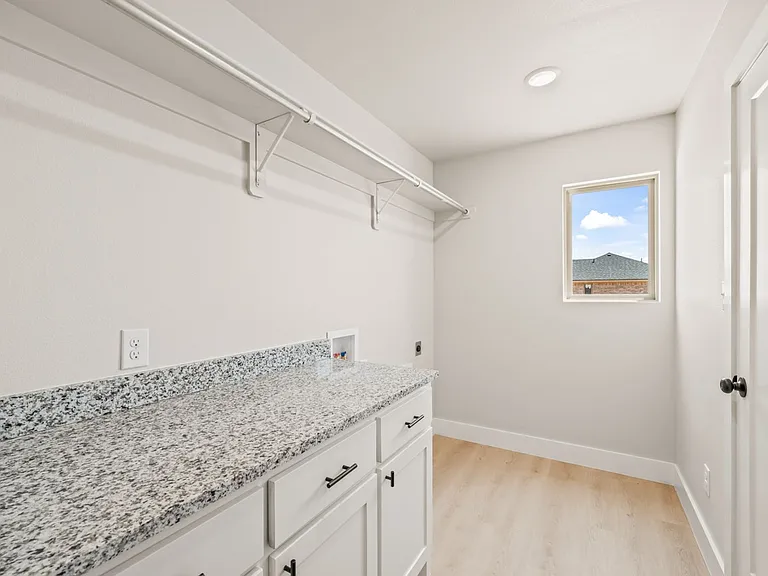 10517 East Cres #7400 — Photo 13