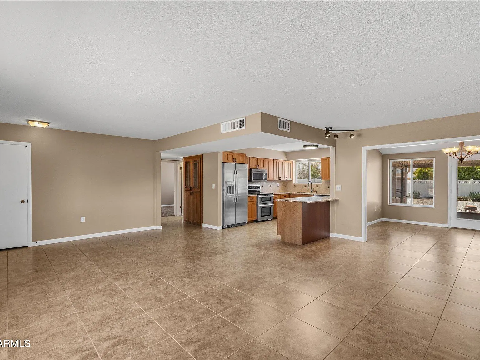2 bed, 1427 sqft, $1,750 — Photo 4