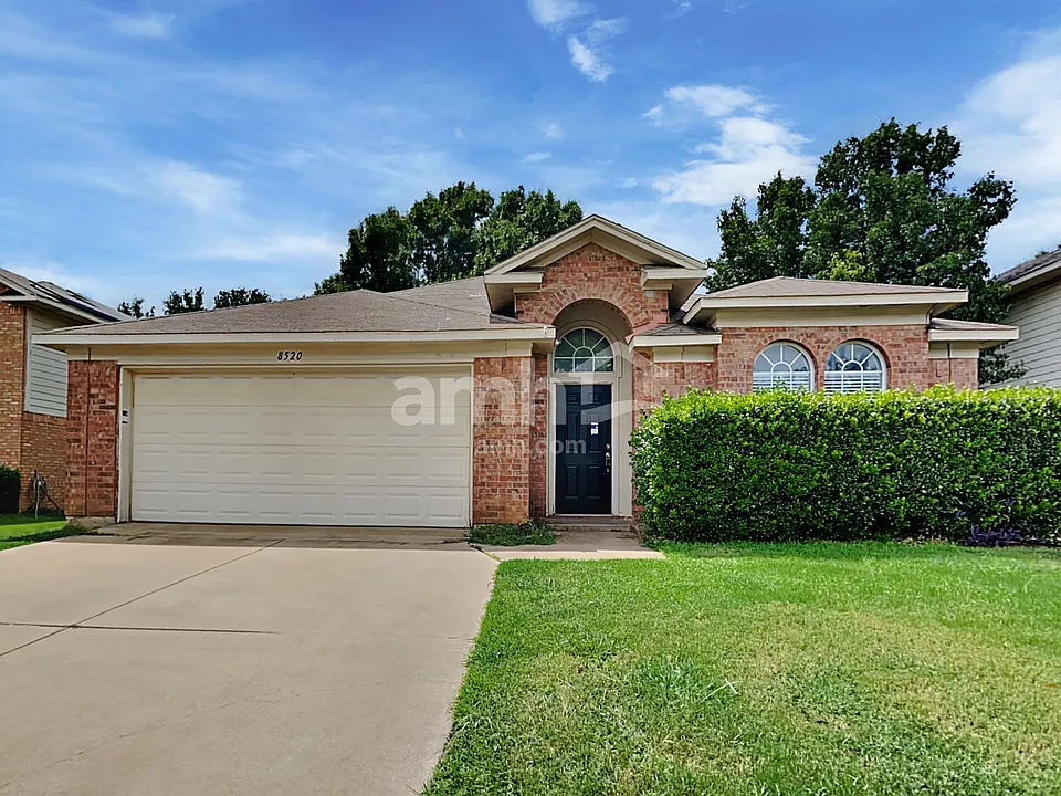 8520 Auburn Dr