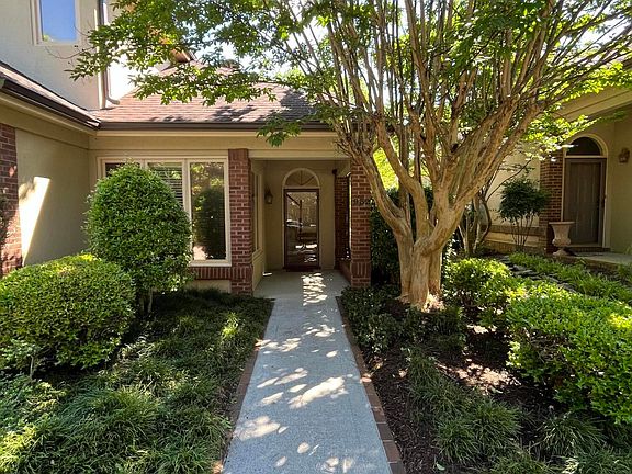 2nd image of 932 Westcourt Dr