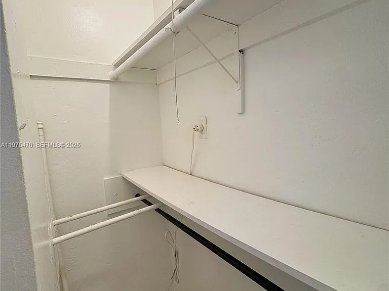 124 SE 4th St #2 — Photo 6