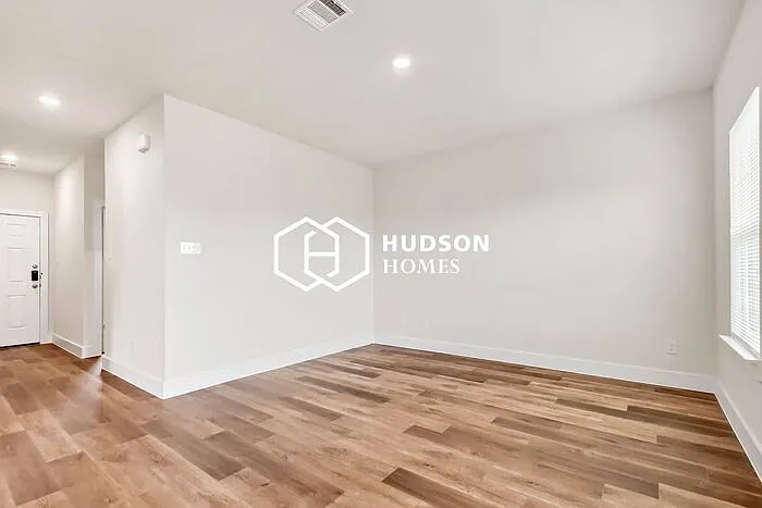 4 bed, 3.0 bath, 1828 sqft, $1,995 — Photo 3